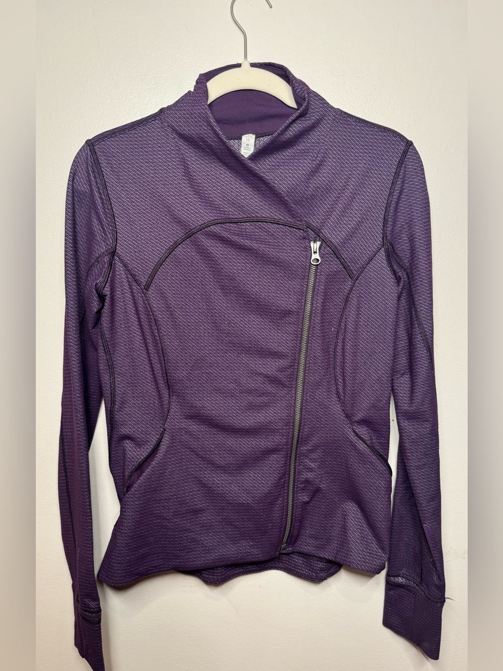 Lululemon Precision Jacket
Chain Link Lilac Deep Zinfandel / Deep Zinfandel